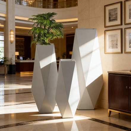 80/100/120cm große dekorative Bodenvase zum Fabrikpreis, Bodenvase aus Fiberglas für Blumen, weiße geometrische, hohe Bodenvase