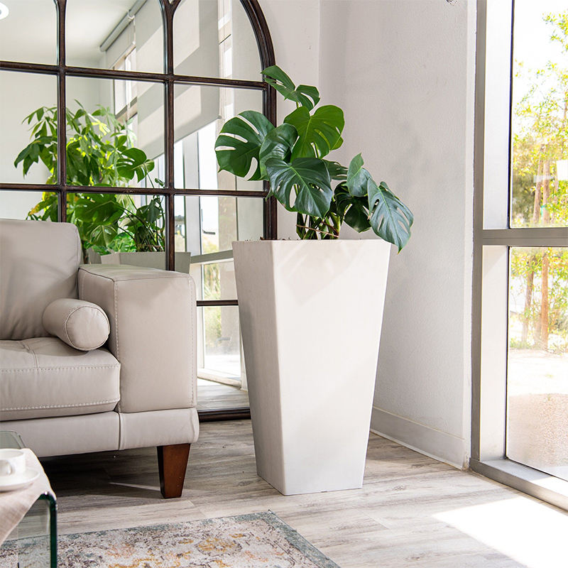 Kundenspezifische handgefertigte Bodenvase 60cm hoch große Fiberglas Blumentöpfe Pflanzgefäße für Wohnzimmer Hotel Event Center Dekorationen