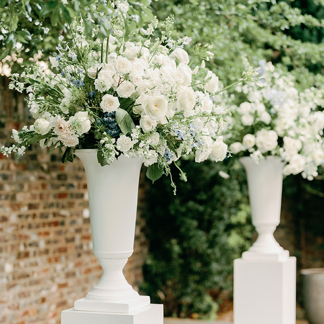 Professional Elegant Modern Hurricane Vase Set with Artificial Flowers for White Wedding and Event Banquet Centerpieces