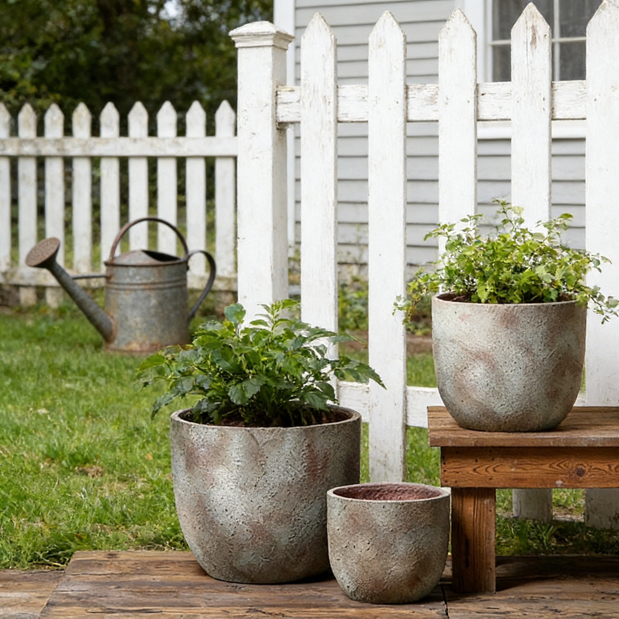 Large Wholesale Durable Eco-Friendly Cement Retro Design Flower Pots with Drainage Hole for Indoor/Outdoor Use