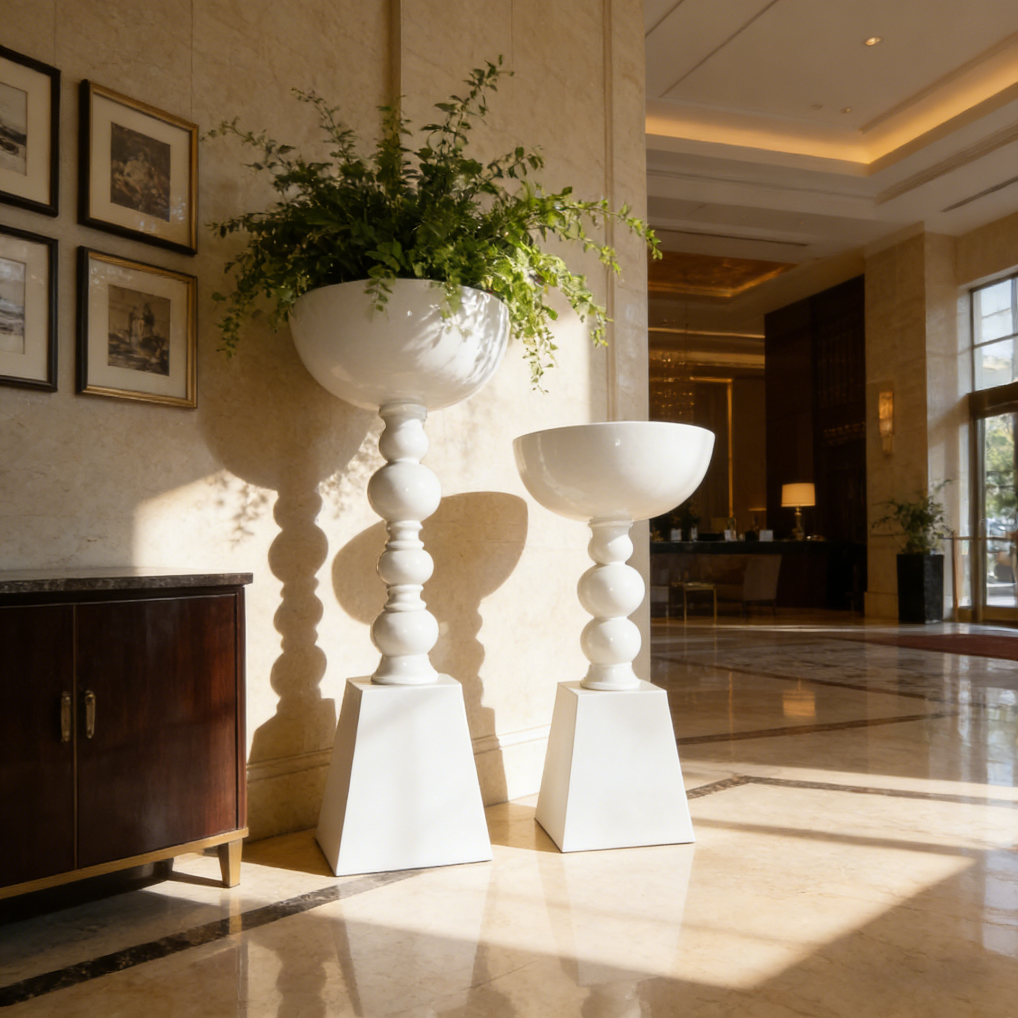 Verzierte Kugelsäule Geformter Leichter Robuster Pflanzkübel für Hochzeiten, Bankette und Events Dekoration Stilvolle Pflanzgefäße aus Fiberglas für den Boden