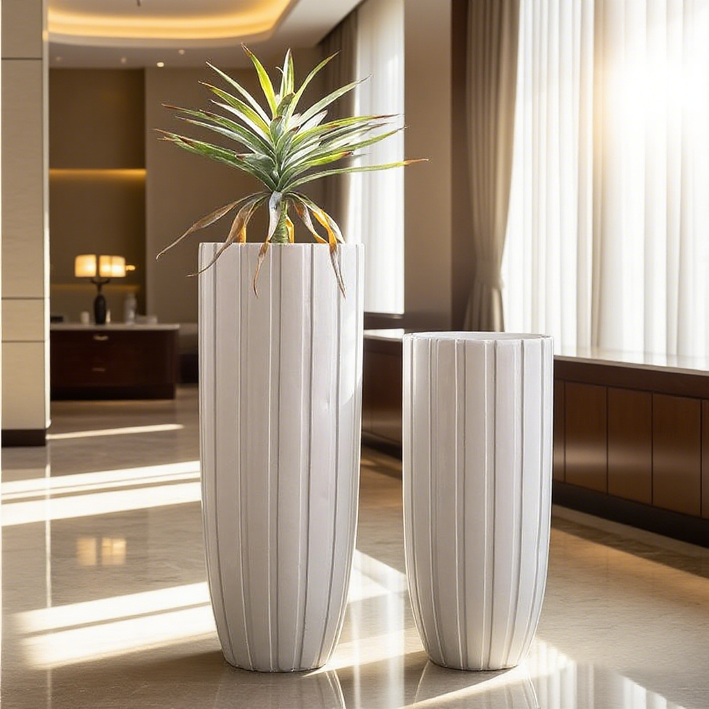 Großer umweltfreundlicher, langlebiger, moderner hoher Bodentopf/Vase für den Innenbereich, Fabrik-Großhandel, weißer zylindrischer großer Blumenkübel aus Fiberglas